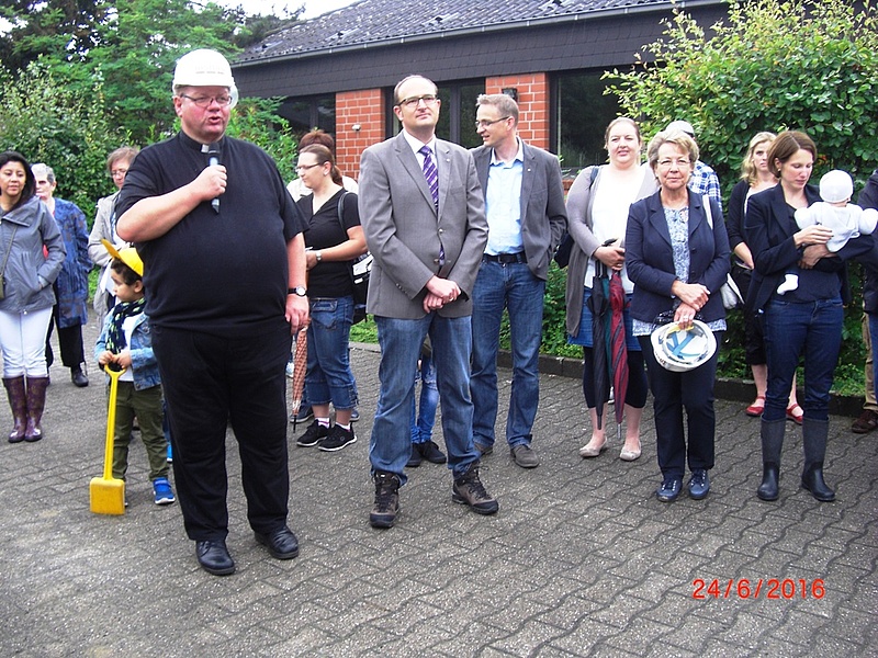 Erster Spatenstich – Juni 2016 Erster Spatenstich – Juni 2016