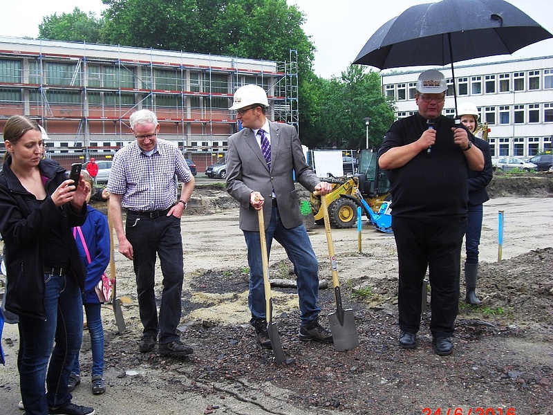 Erster Spatenstich – Juni 2016 Erster Spatenstich – Juni 2016