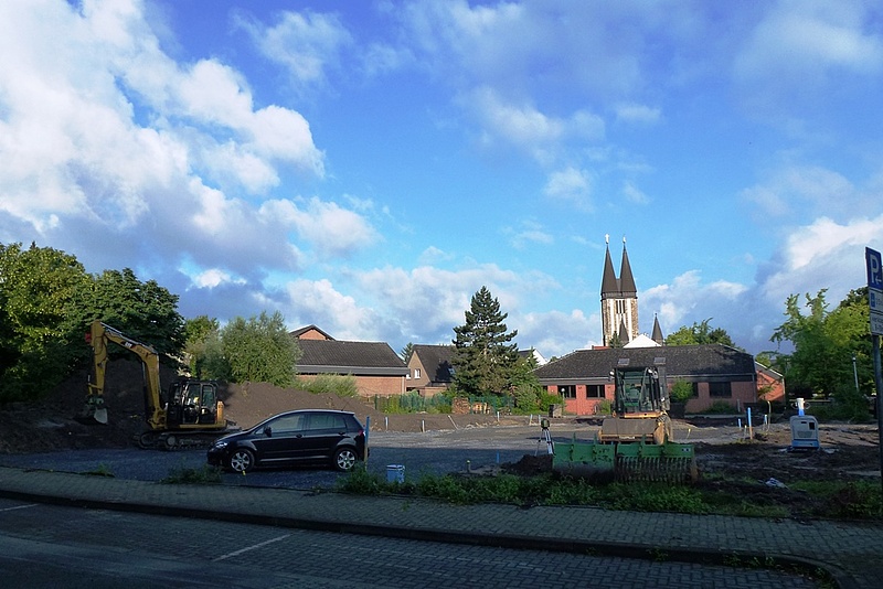 Vorbereitungen für die Bodenplatte – Juni 2016 Vorbereitungen für die Bodenplatte – Juni 2016